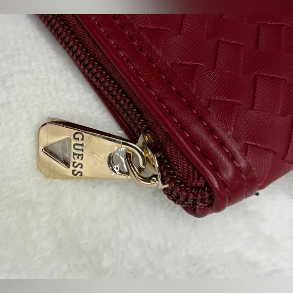 Women’s 90’s vintage Guess cosmetic bag - Picture 2 of 4